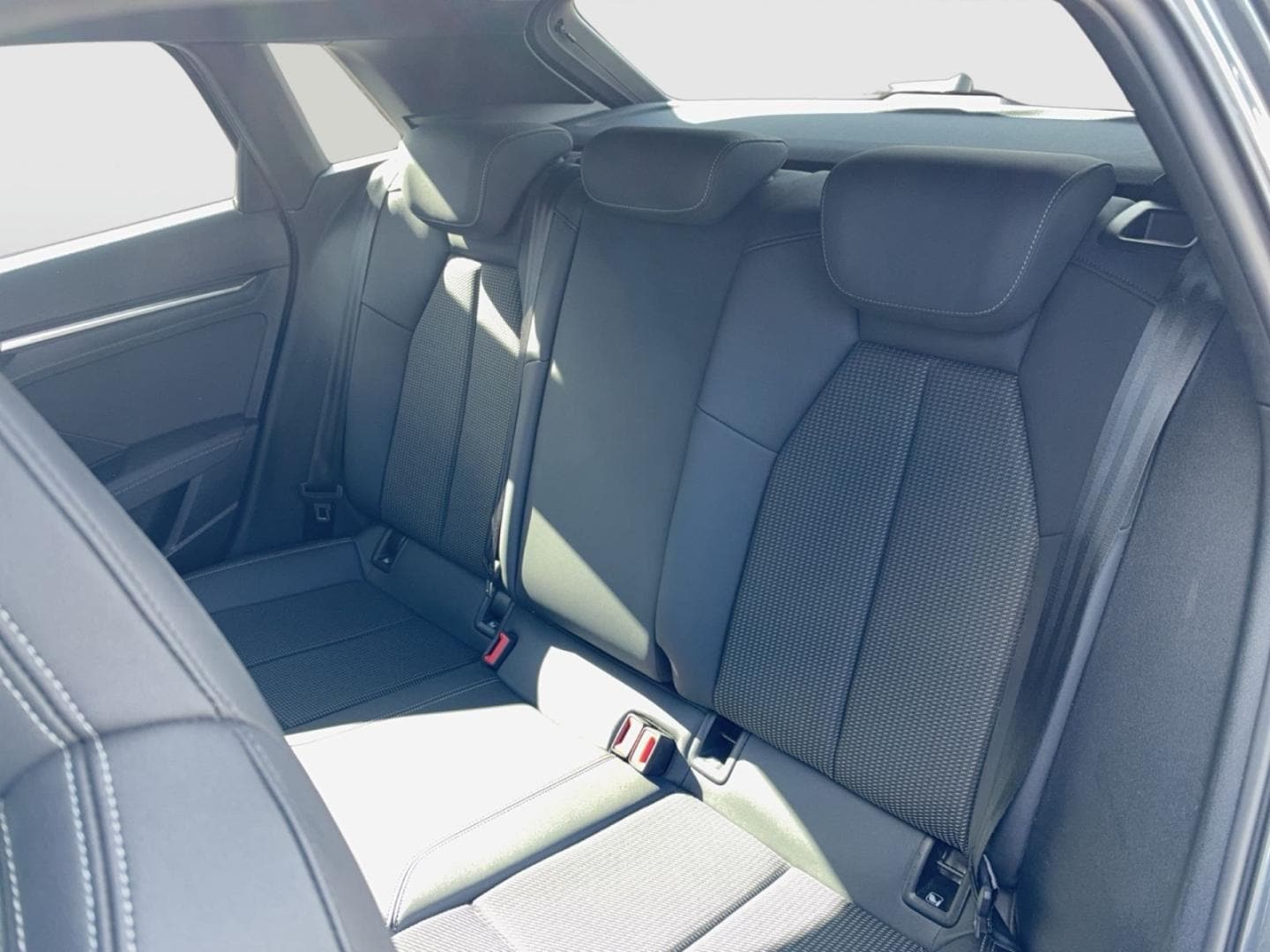 Bild über Audi A3 Sportback S line 30 TFSI Schaltgetriebe - für weitere Informationen kontaktieren Sie den Audi Partner