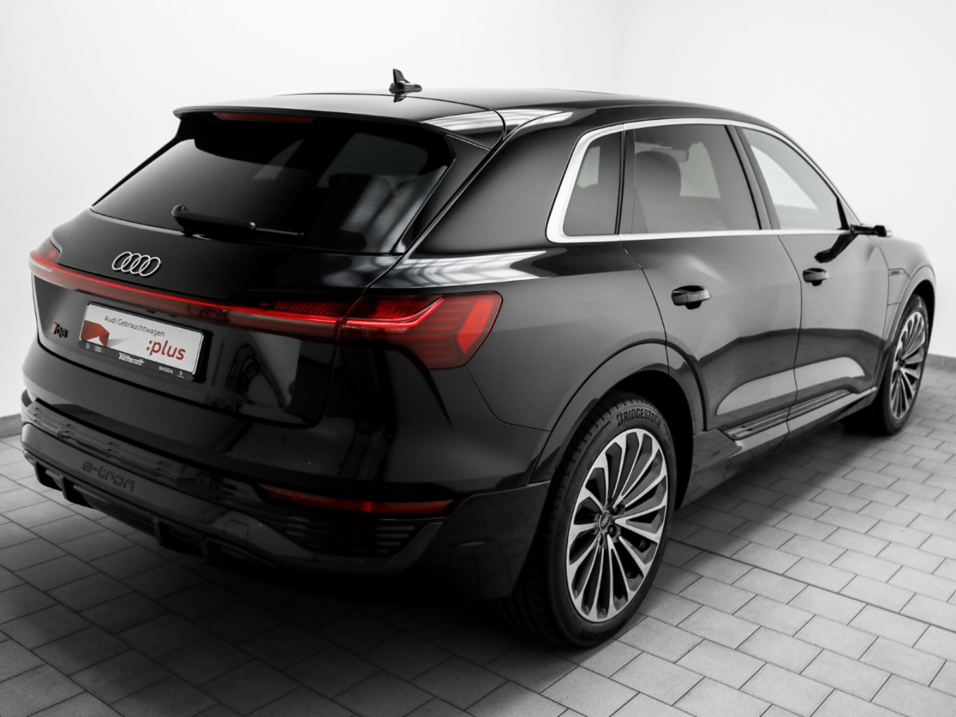 Audi Q8 e-tron S line