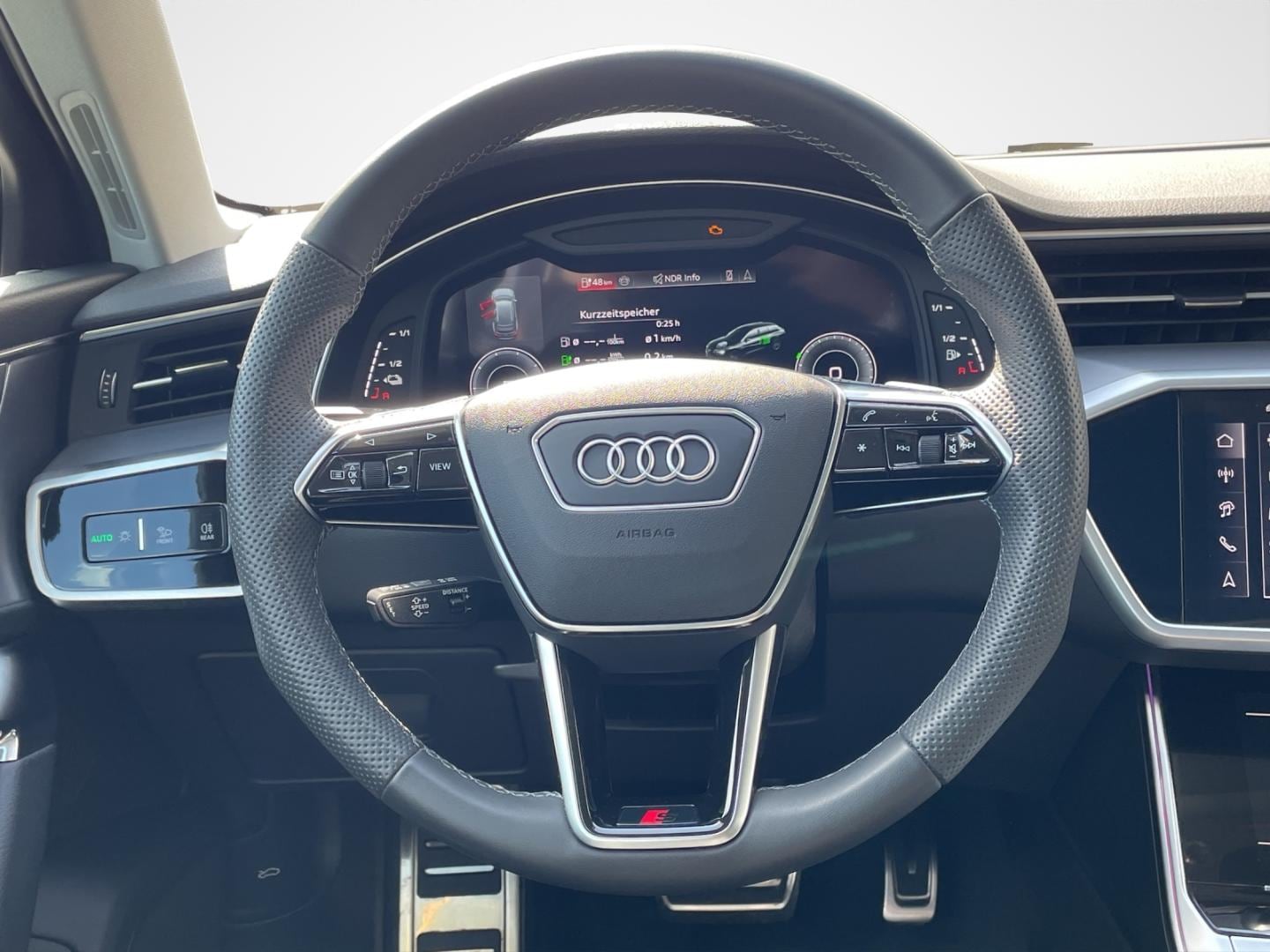 Bild über Audi A6 Avant TFSI e S line 55 TFSI e quattro S tronic - für weitere Informationen kontaktieren Sie den Audi Partner