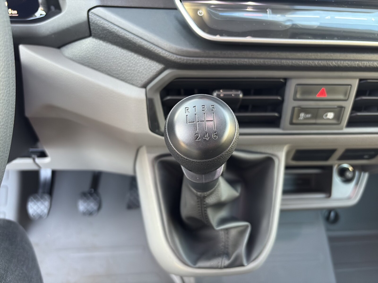 Volkswagen Crafter Kasten langer Radstand – Bild 15
