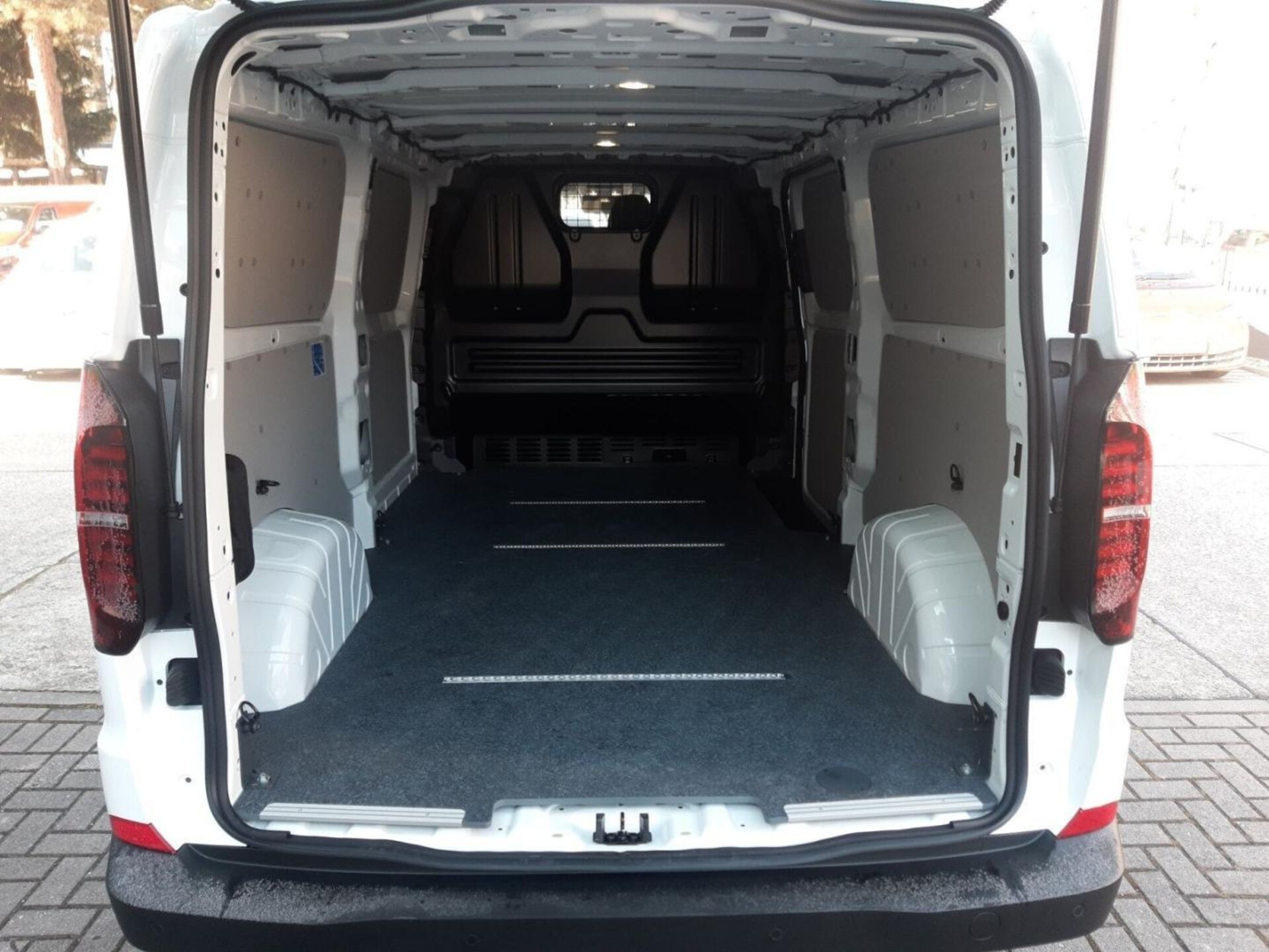 Volkswagen Transporter Kasten langer Radstand