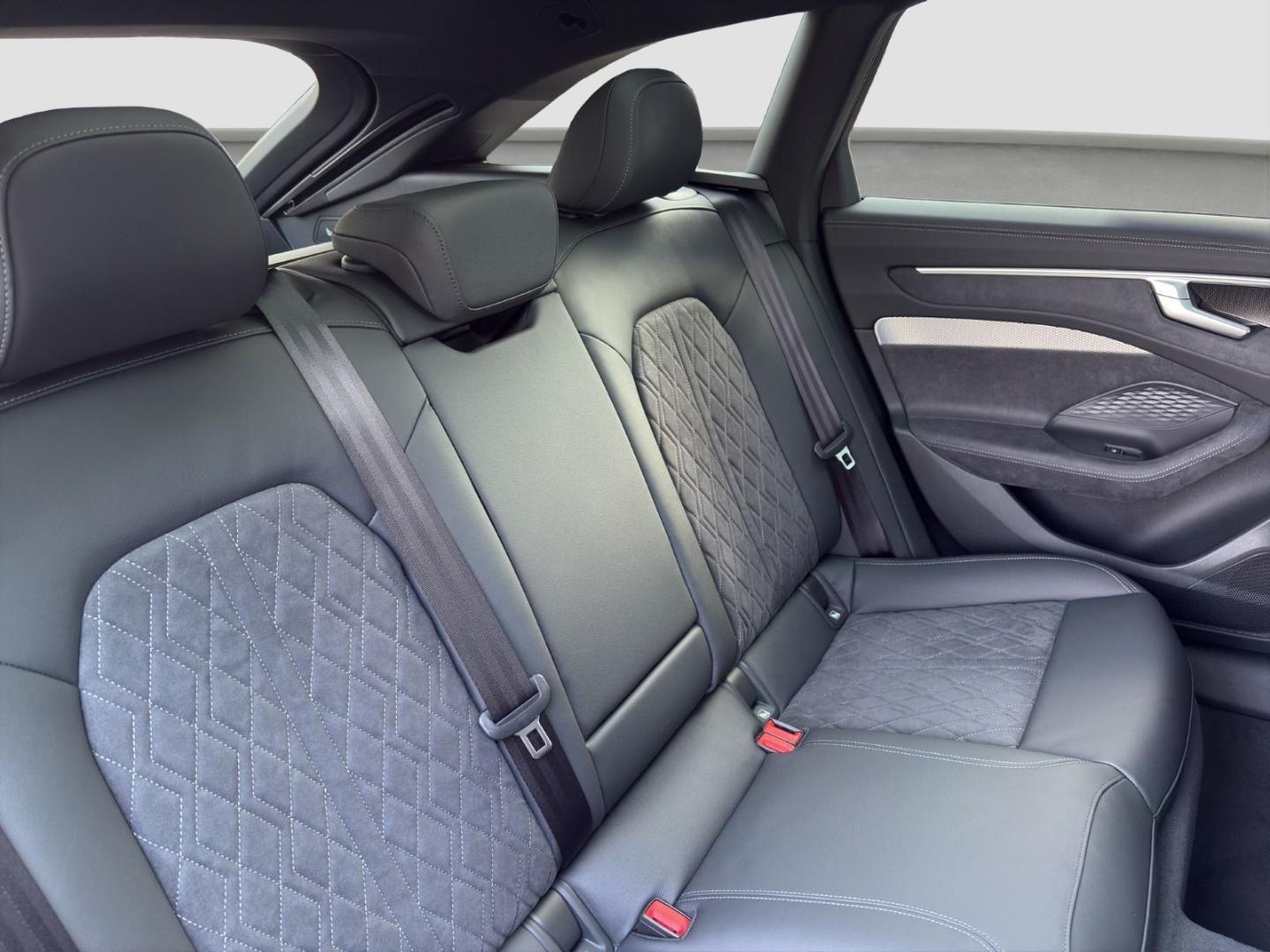 Bild über Audi A6 Avant edition one TDI quattro 220 kW S tronic - für weitere Informationen kontaktieren Sie den Audi Partner