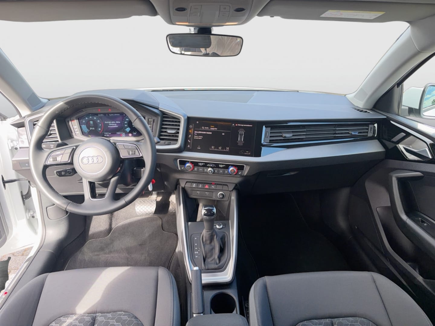 Bild über Audi A1 Sportback S line 25 TFSI S tronic - für weitere Informationen kontaktieren Sie den Audi Partner