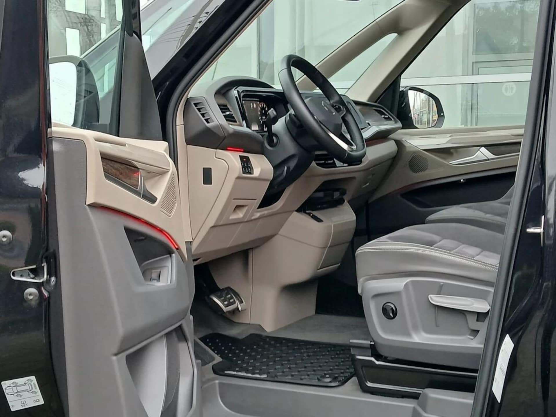 Volkswagen Multivan długi rozstaw osi Style