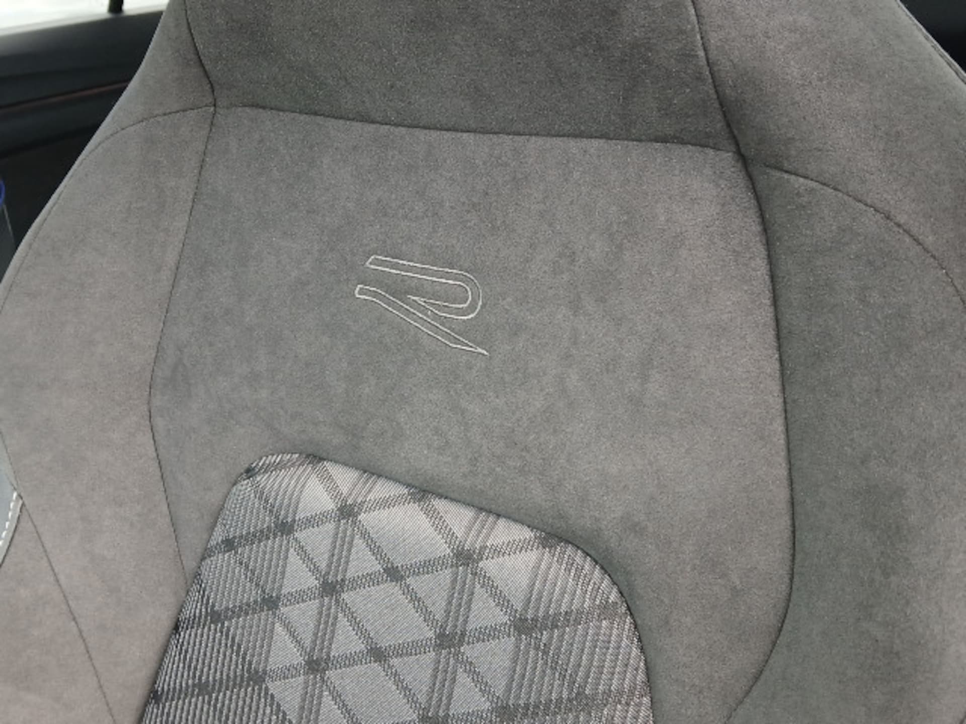 Volkswagen Golf R-Line