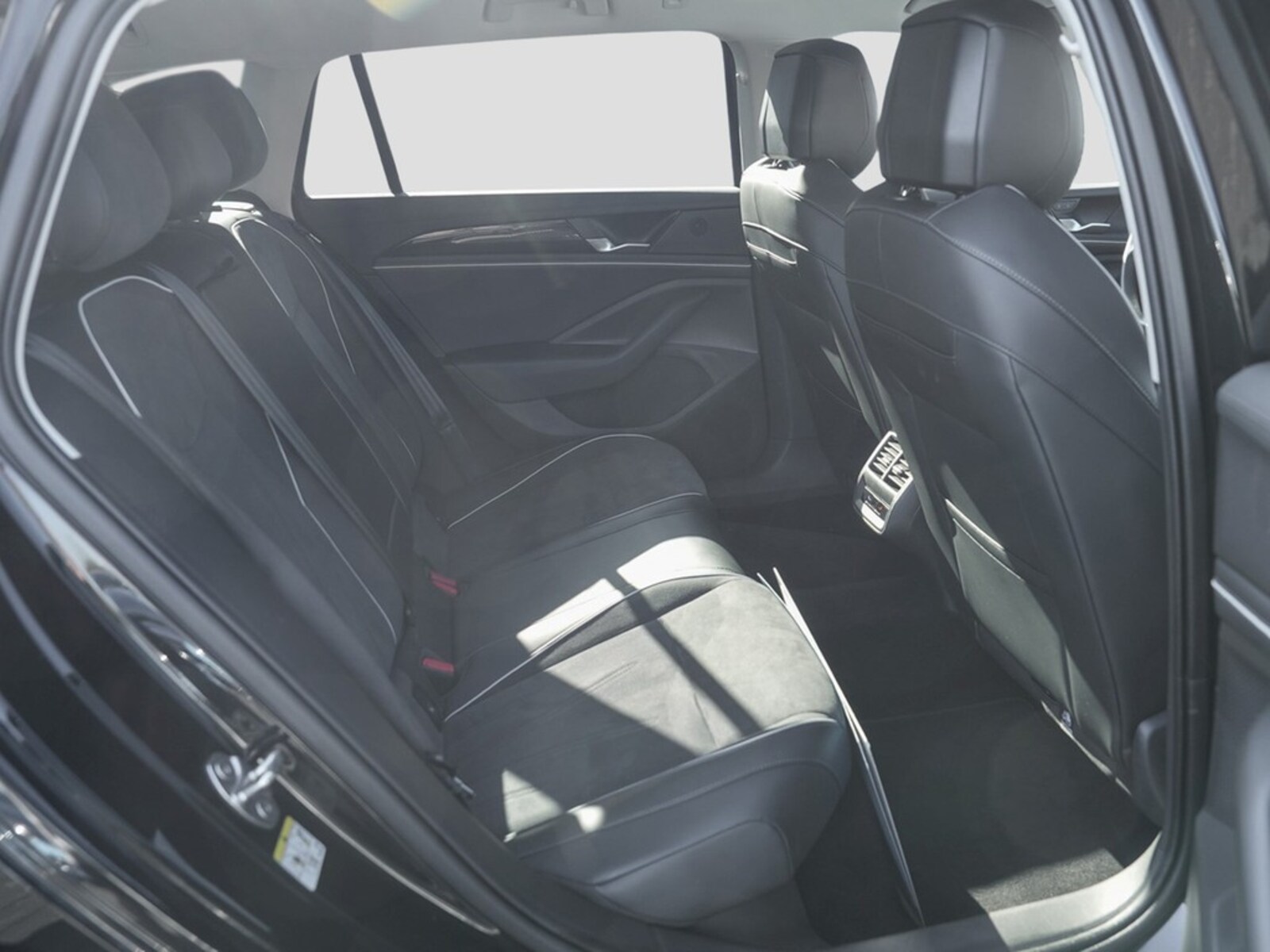 Volkswagen Passat – Bild 11