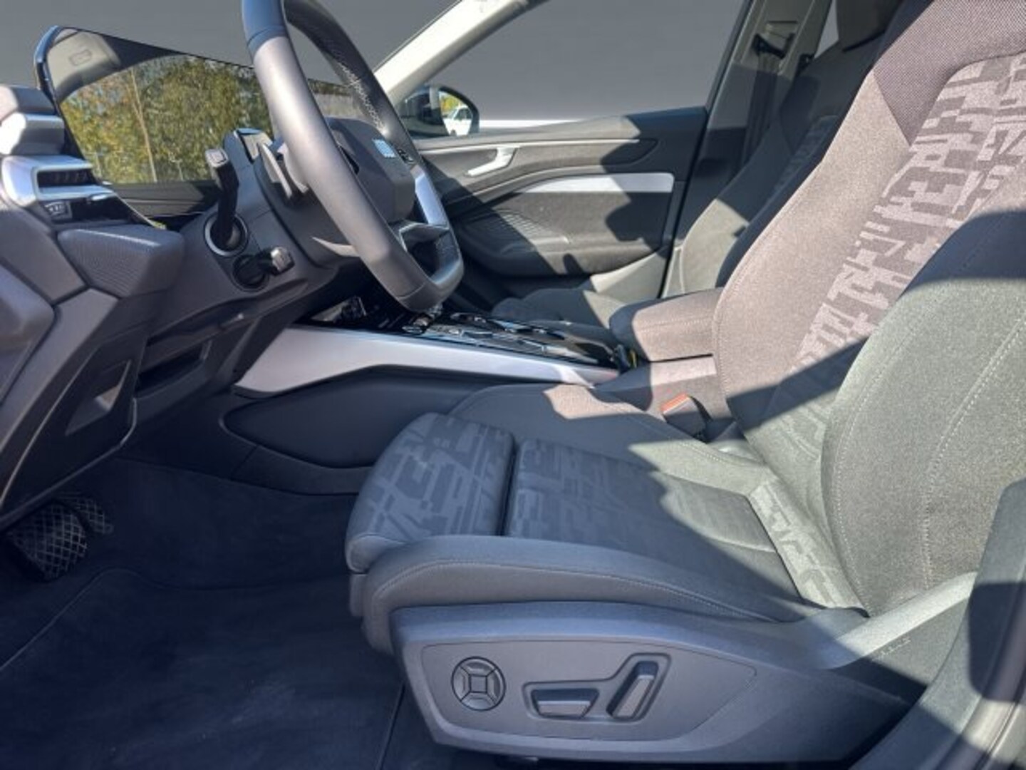 Bild über Audi A6 Avant TDI quattro 150 kW S tronic - für weitere Informationen kontaktieren Sie den Audi Partner