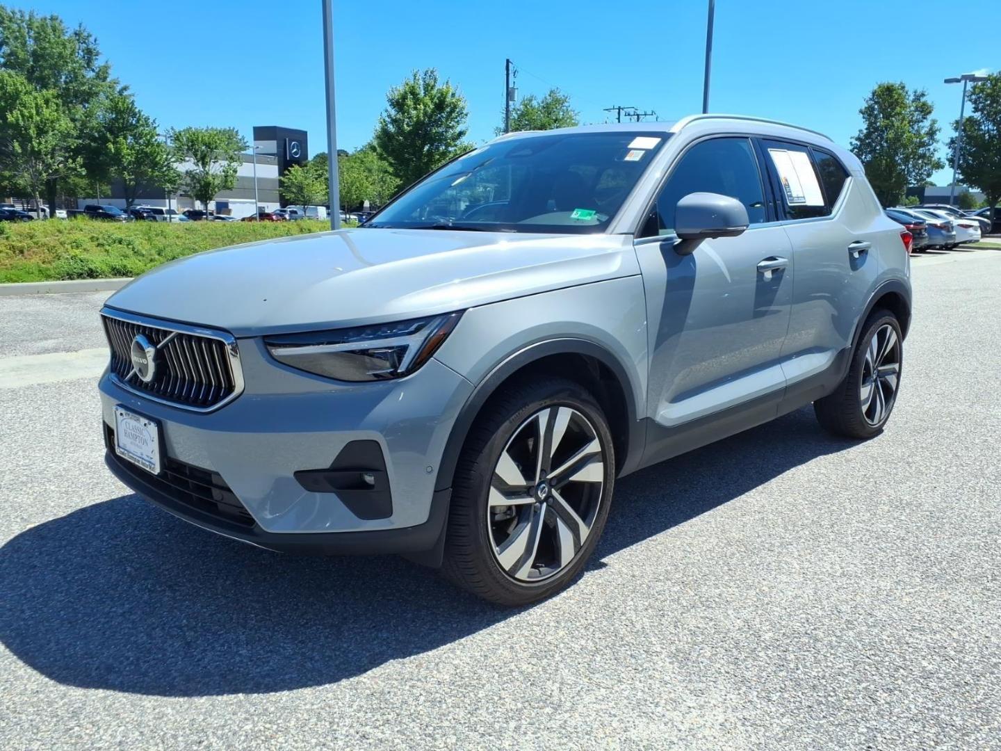 2024 Volvo XC40 B5 Ultimate Bright AWD's photo