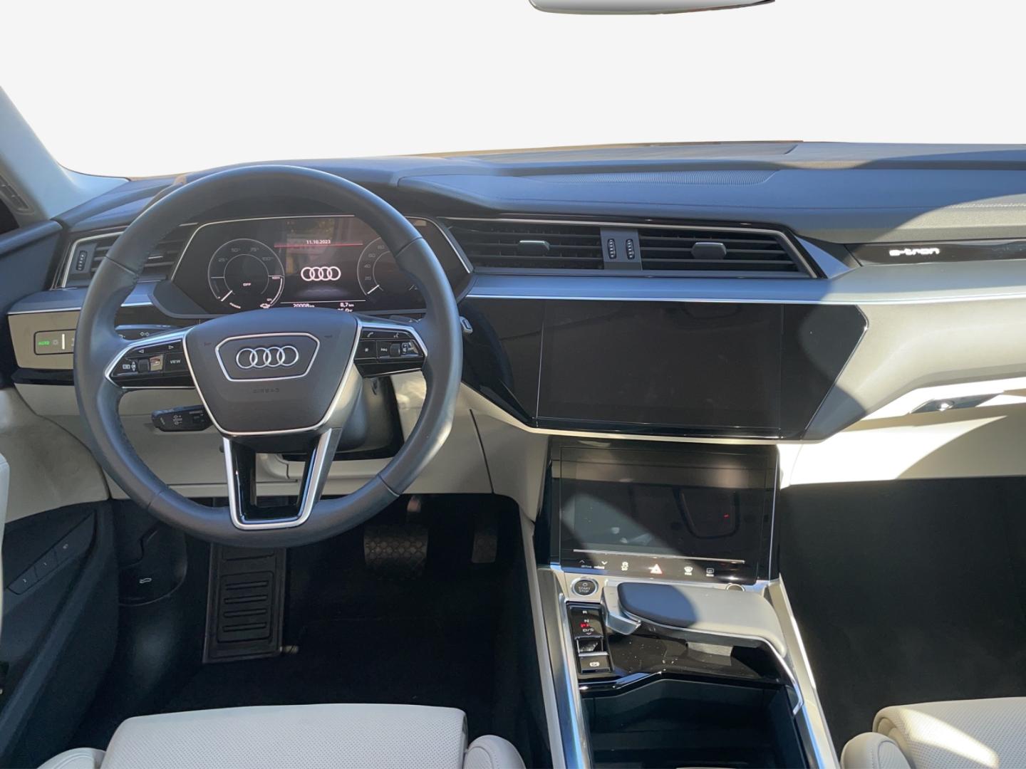 Bild über Audi e-tron Attraction 50 quattro 230,00 kW - for more details contact your dealer