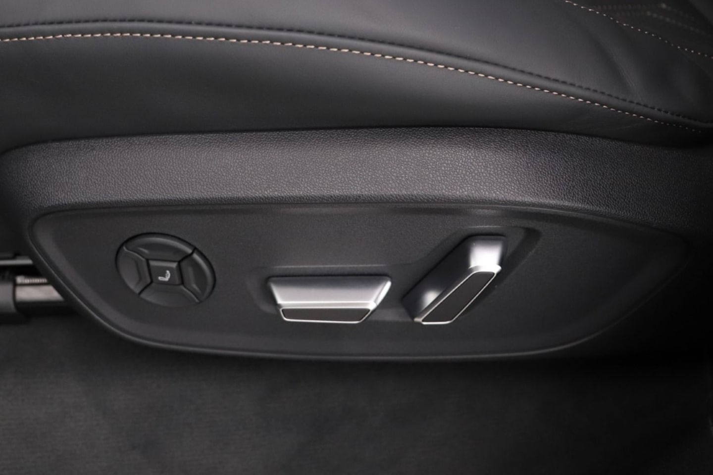 Bild über Audi Q7 SUV TDI quattro 220 kW tiptronic - für weitere Informationen kontaktieren Sie den Audi Partner