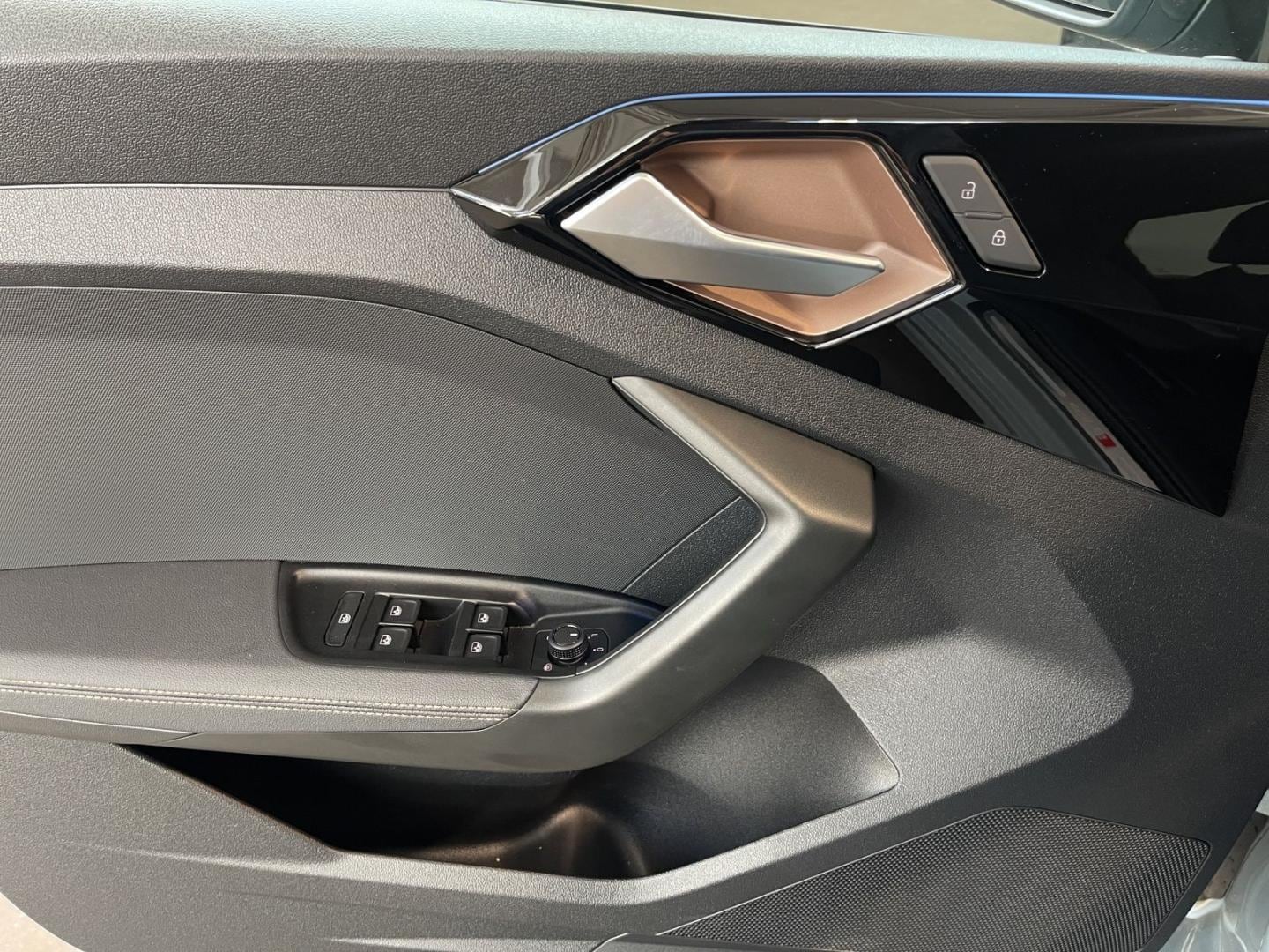 Bild über Audi A1 Sportback S line 30 TFSI Schaltgetriebe - für weitere Informationen kontaktieren Sie den Audi Partner