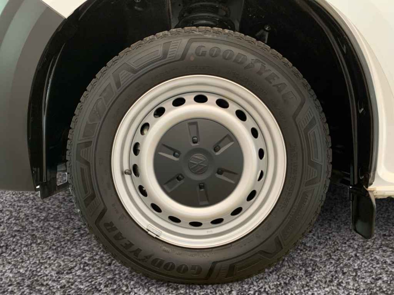 Volkswagen Transporter Kasten langer Radstand – Bild 4