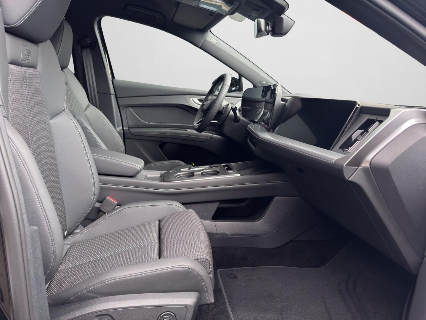 Bild über Audi Q4 SUV e-tron e-tron quattro 220 kW - für weitere Informationen kontaktieren Sie den Audi Partner