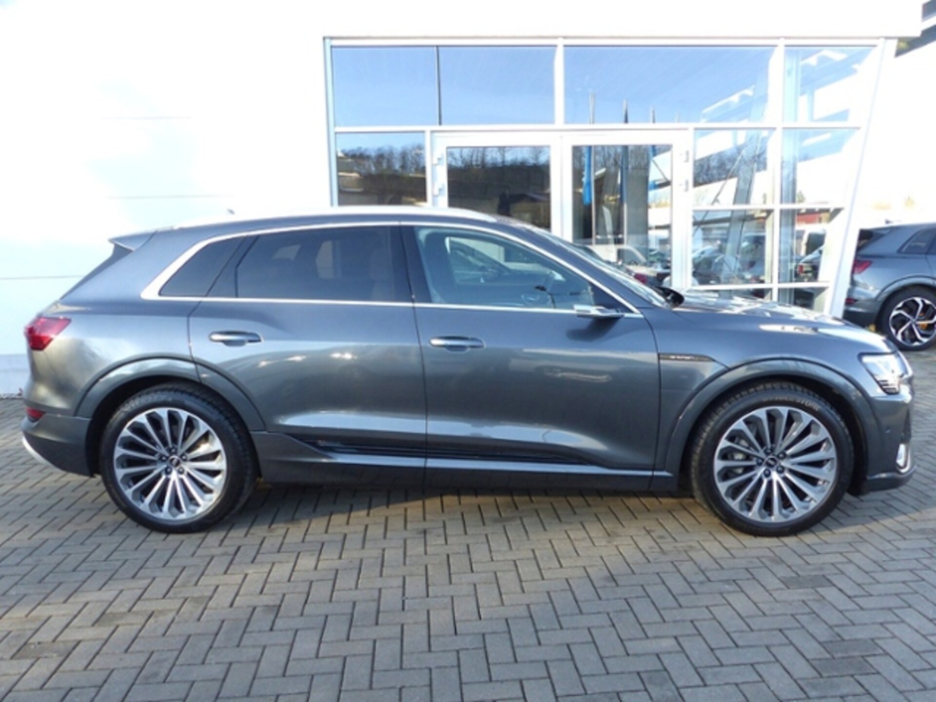 Audi e-tron S line