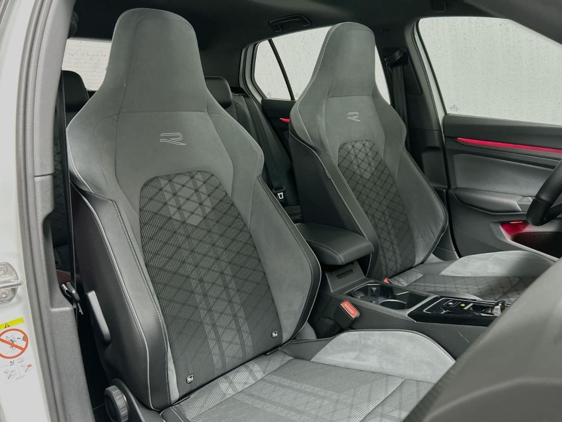 Volkswagen Golf R-Line