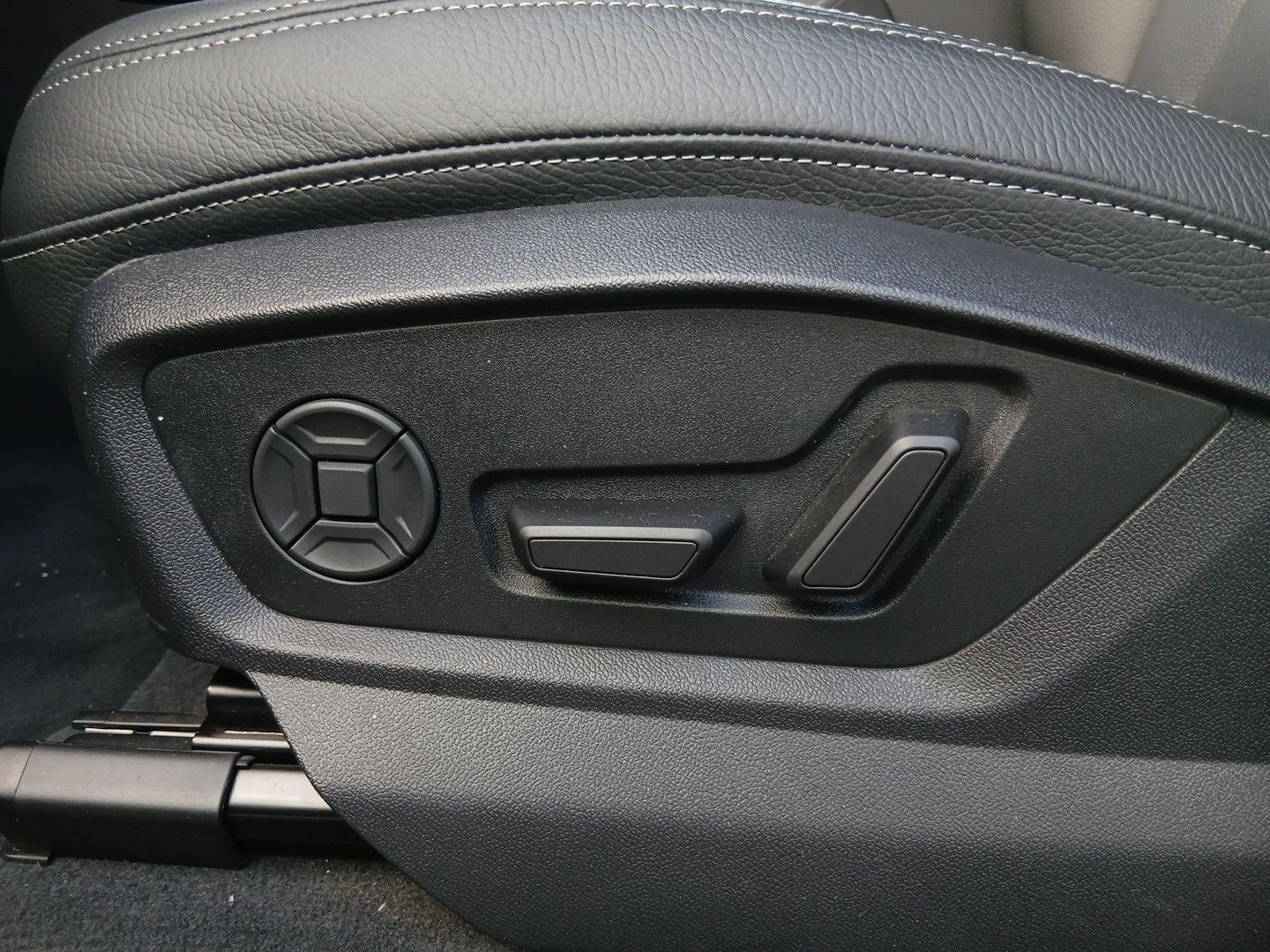 Bild über Audi Q7 SUV TFSI e S line business TFSI e quattro 290 kW tiptronic - für weitere Informationen kontaktieren Sie den Audi Partner