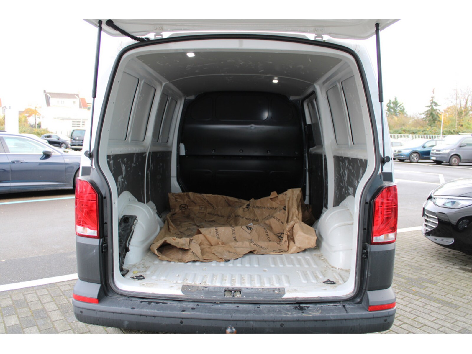 Volkswagen T6.1 Transporter Kasten langer Radstand – Bild 11