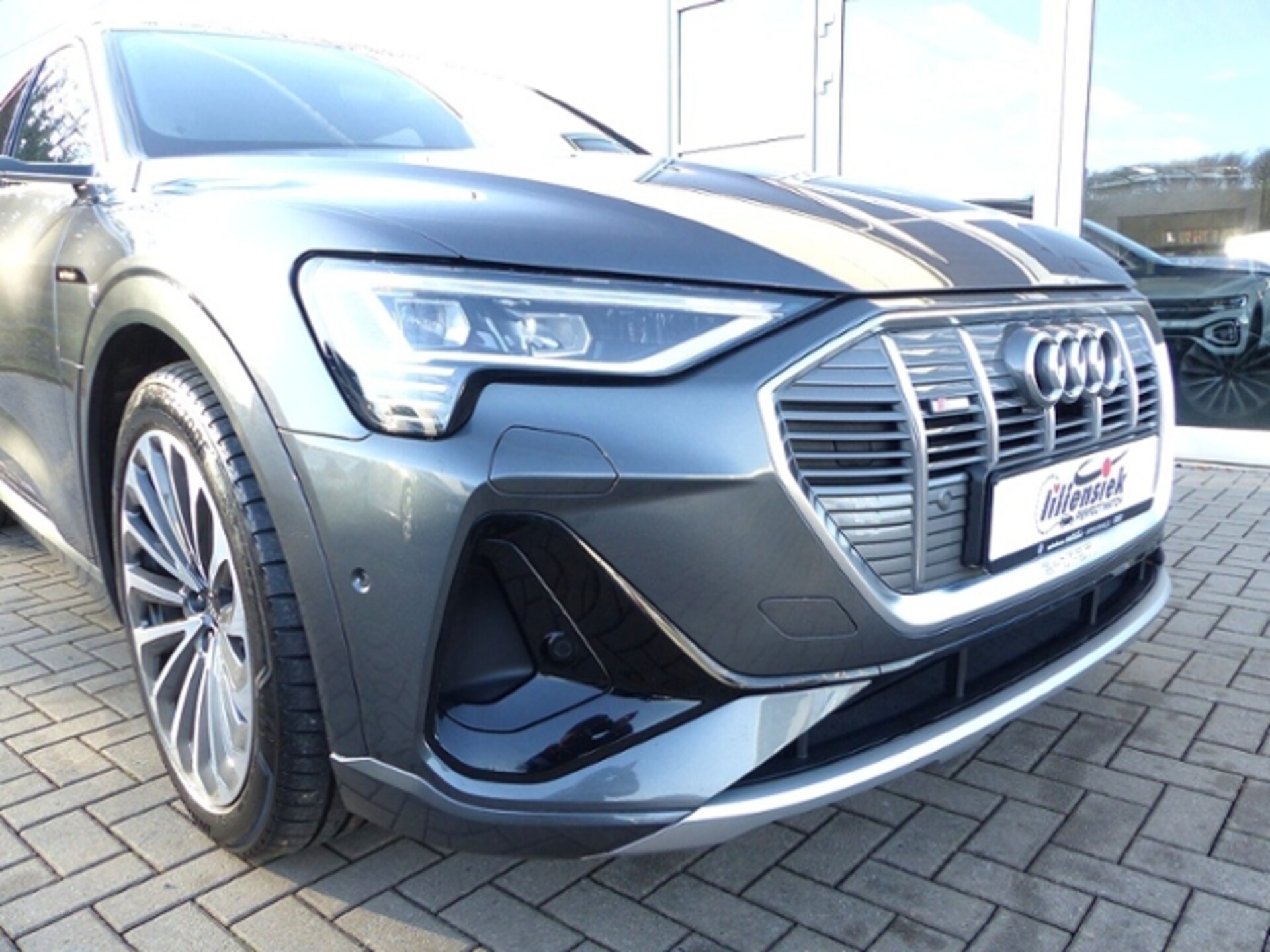 Audi e-tron S line