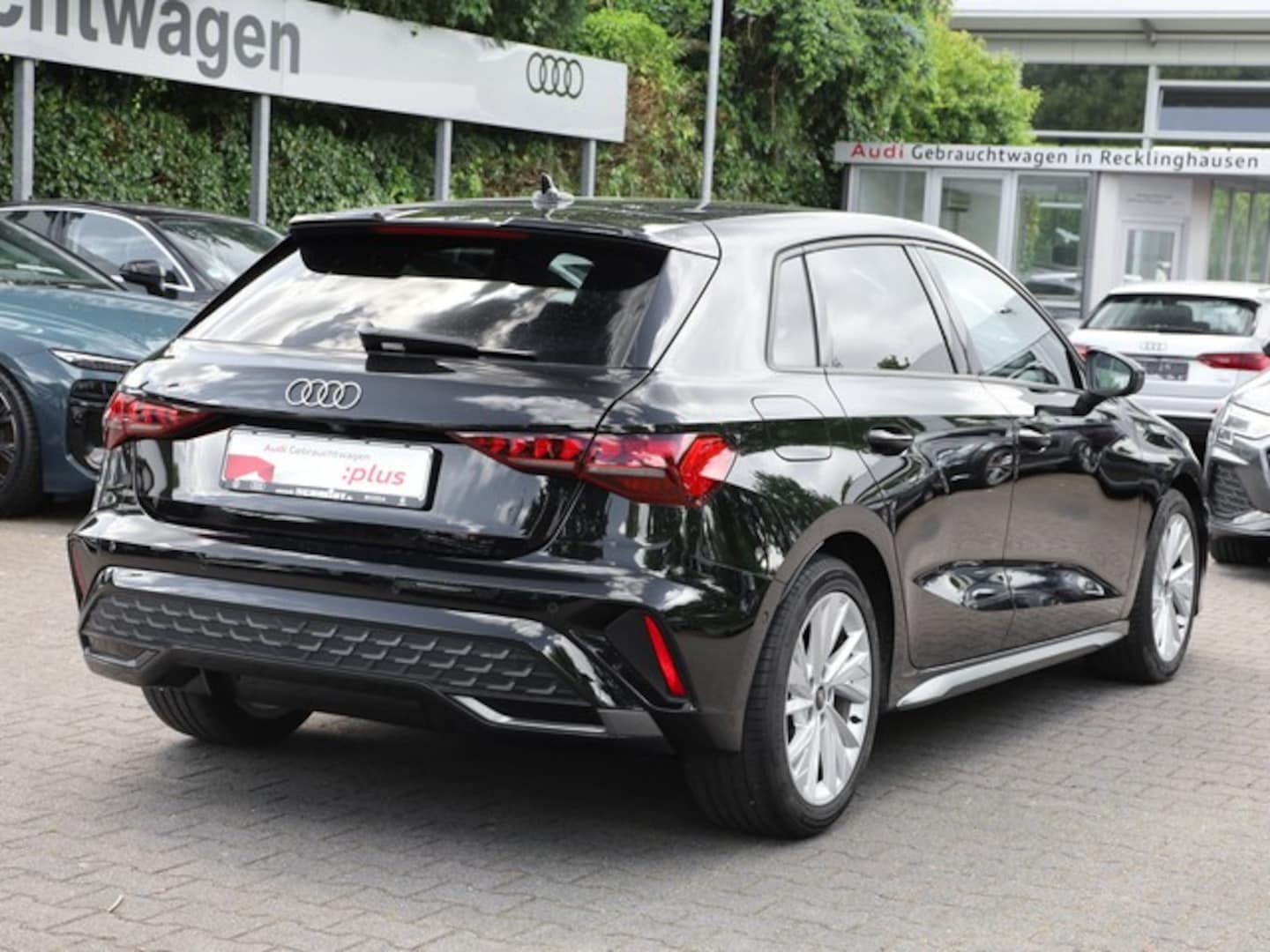 Bild über Audi A3 Sportback S line 35 TFSI S tronic - für weitere Informationen kontaktieren Sie den Audi Partner