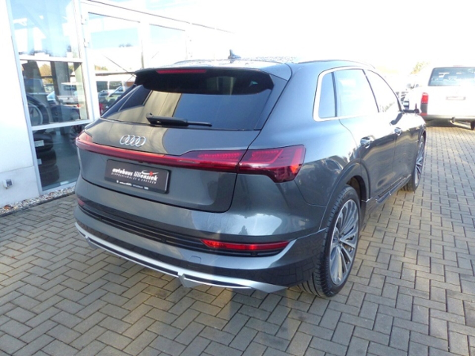 Audi e-tron S line