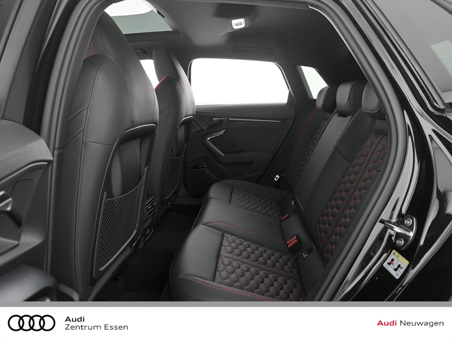 Bild über Audi RS 3 Sportback TFSI quattro 294 kW S tronic - für weitere Informationen kontaktieren Sie den Audi Partner