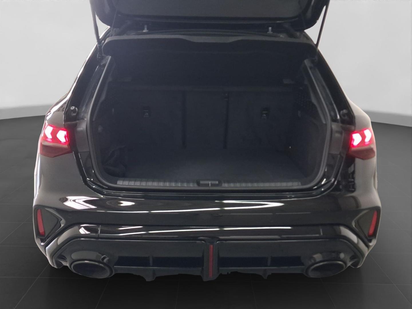 Bild über Audi RS 3 Sportback TFSI quattro 294 kW S tronic - für weitere Informationen kontaktieren Sie den Audi Partner