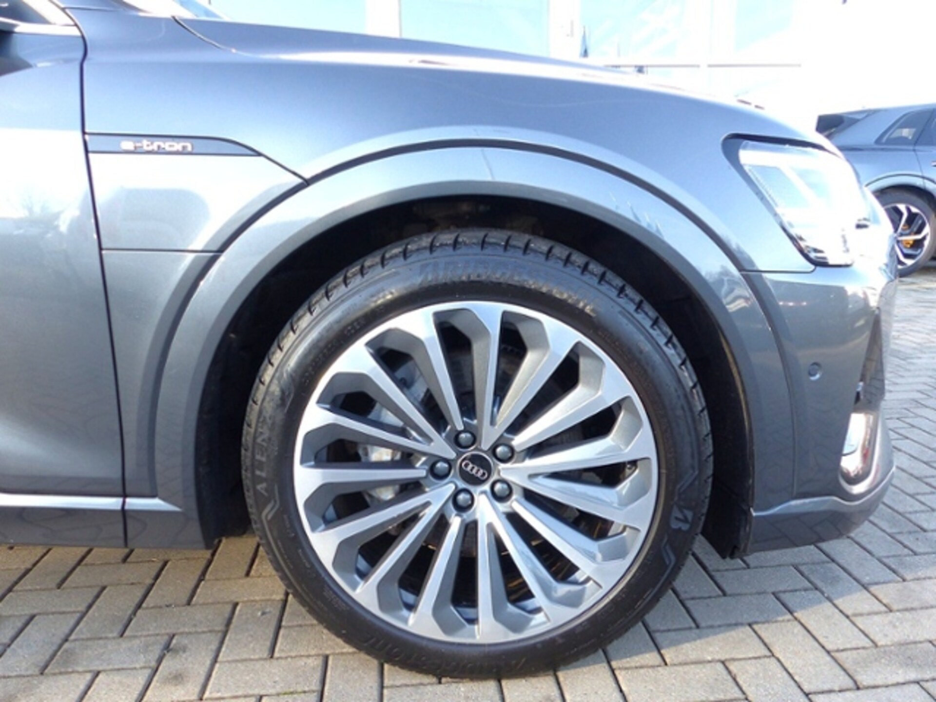 Audi e-tron S line