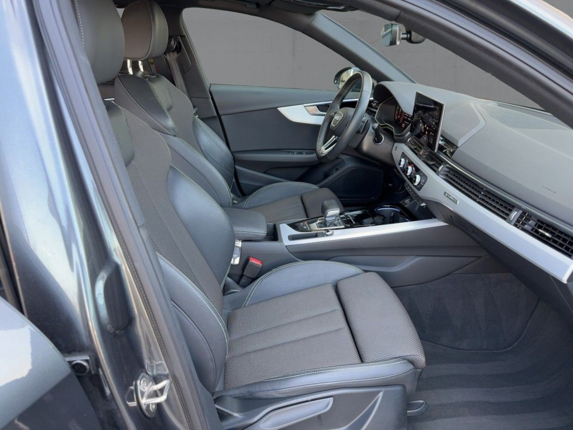 Audi A4 Avant S line