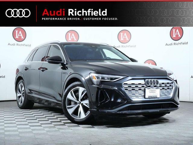 Photo of 2024 Audi Q8 e-tron