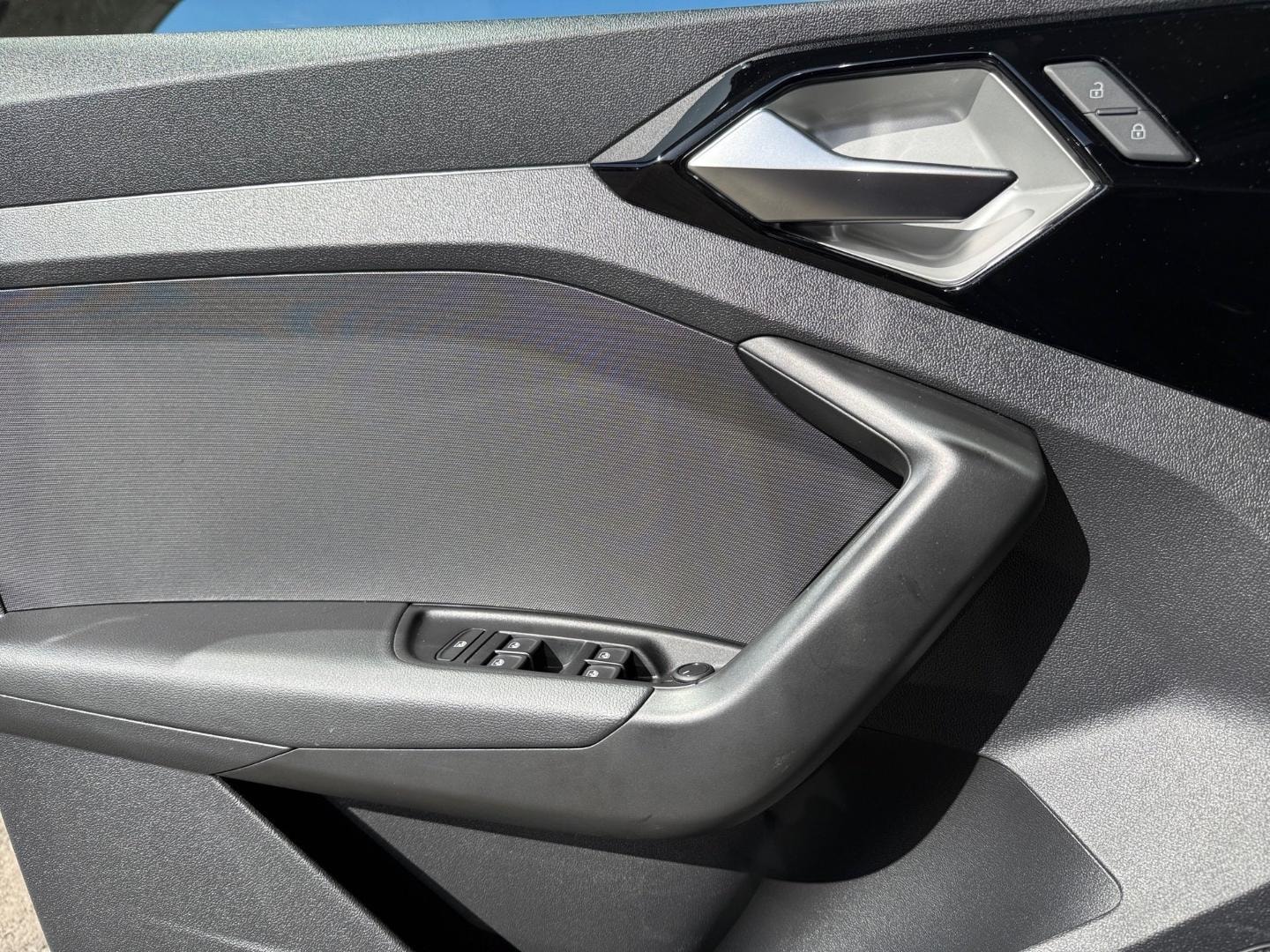 Bild über Audi A1 Sportback S line 30 TFSI Schaltgetriebe - für weitere Informationen kontaktieren Sie den Audi Partner