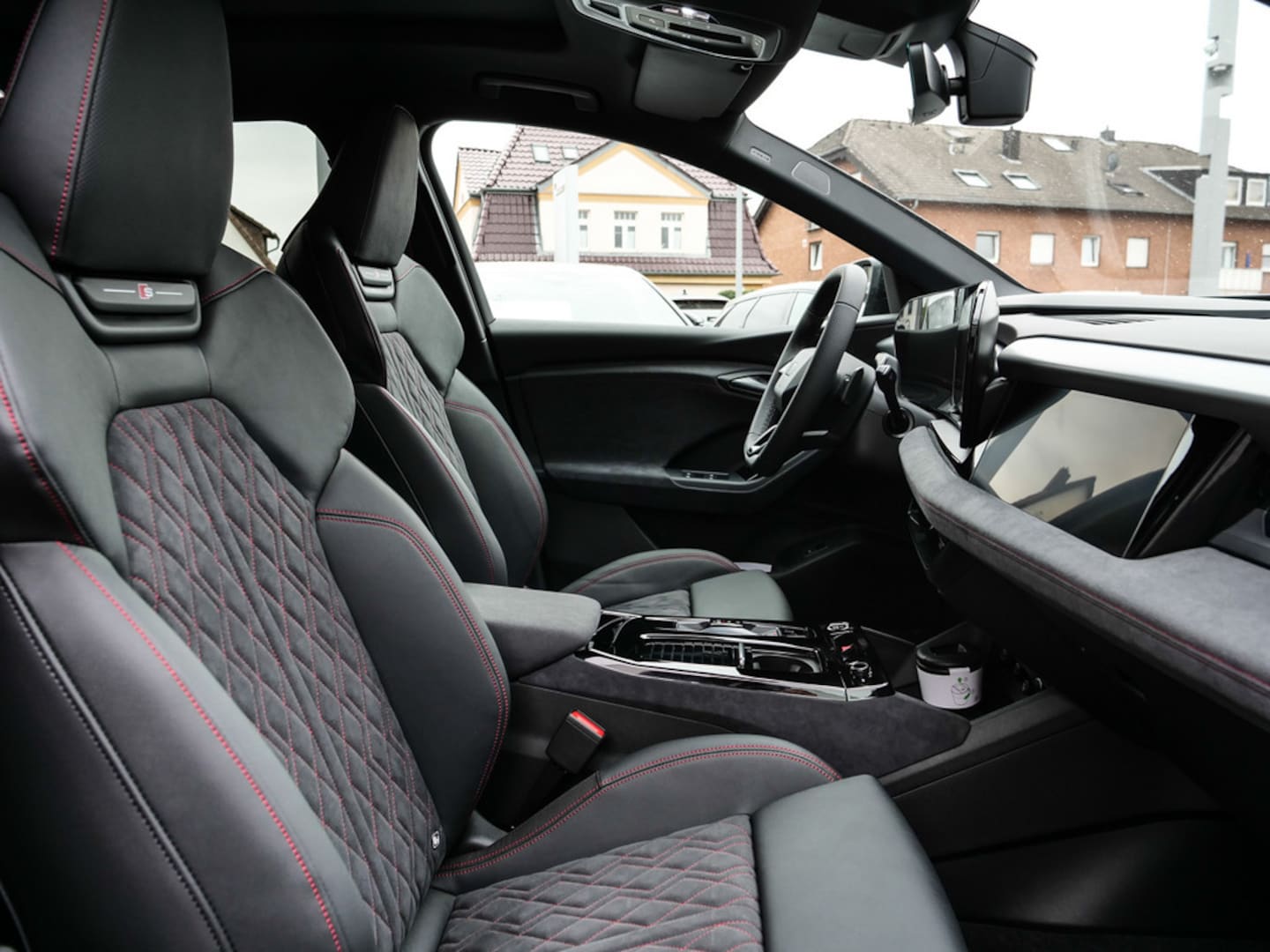 Bild über Audi Q6 SUV e-tron S line business e-tron performance 225 kW - für weitere Informationen kontaktieren Sie den Audi Partner