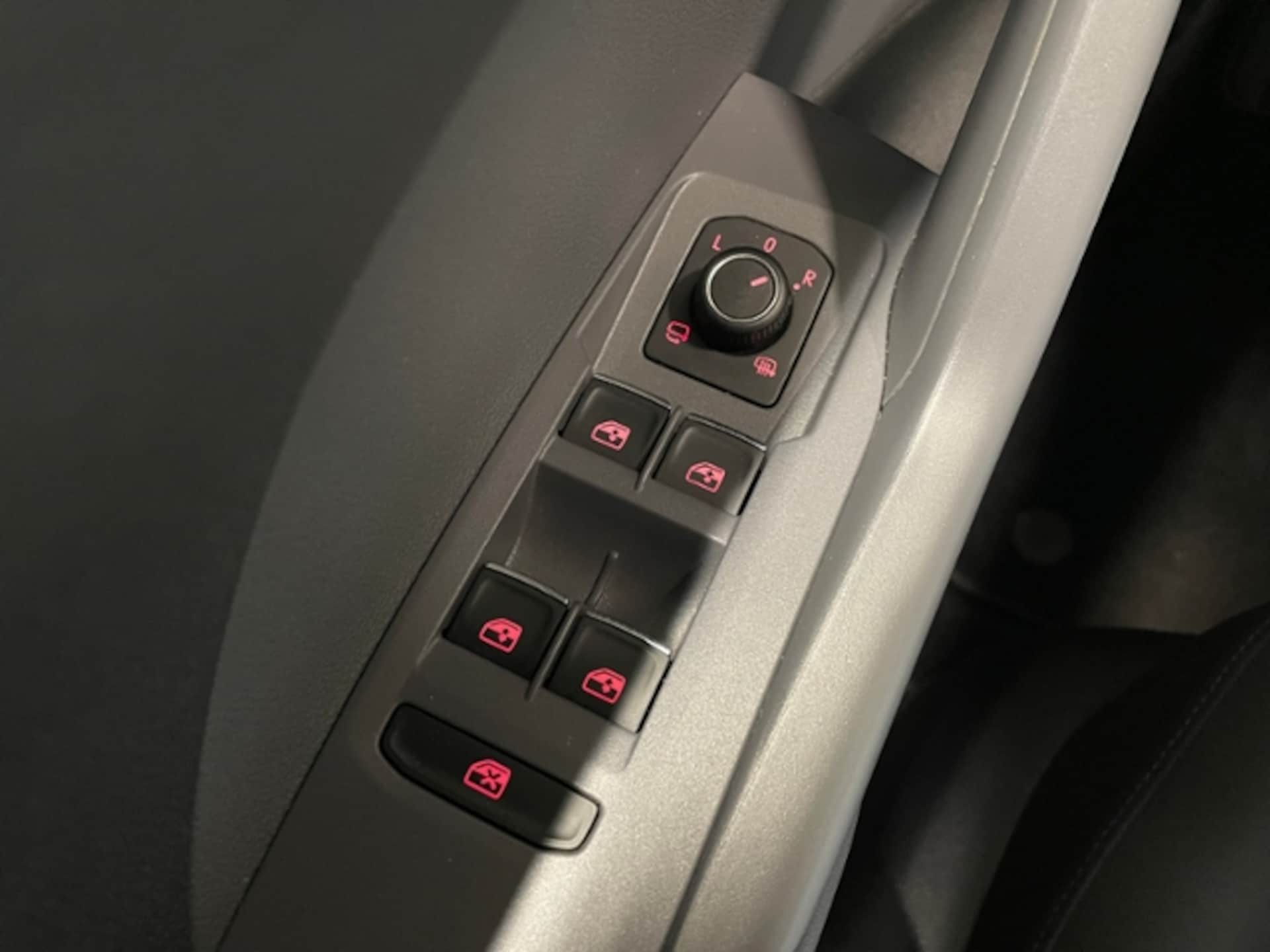 Volkswagen T-Cross United
