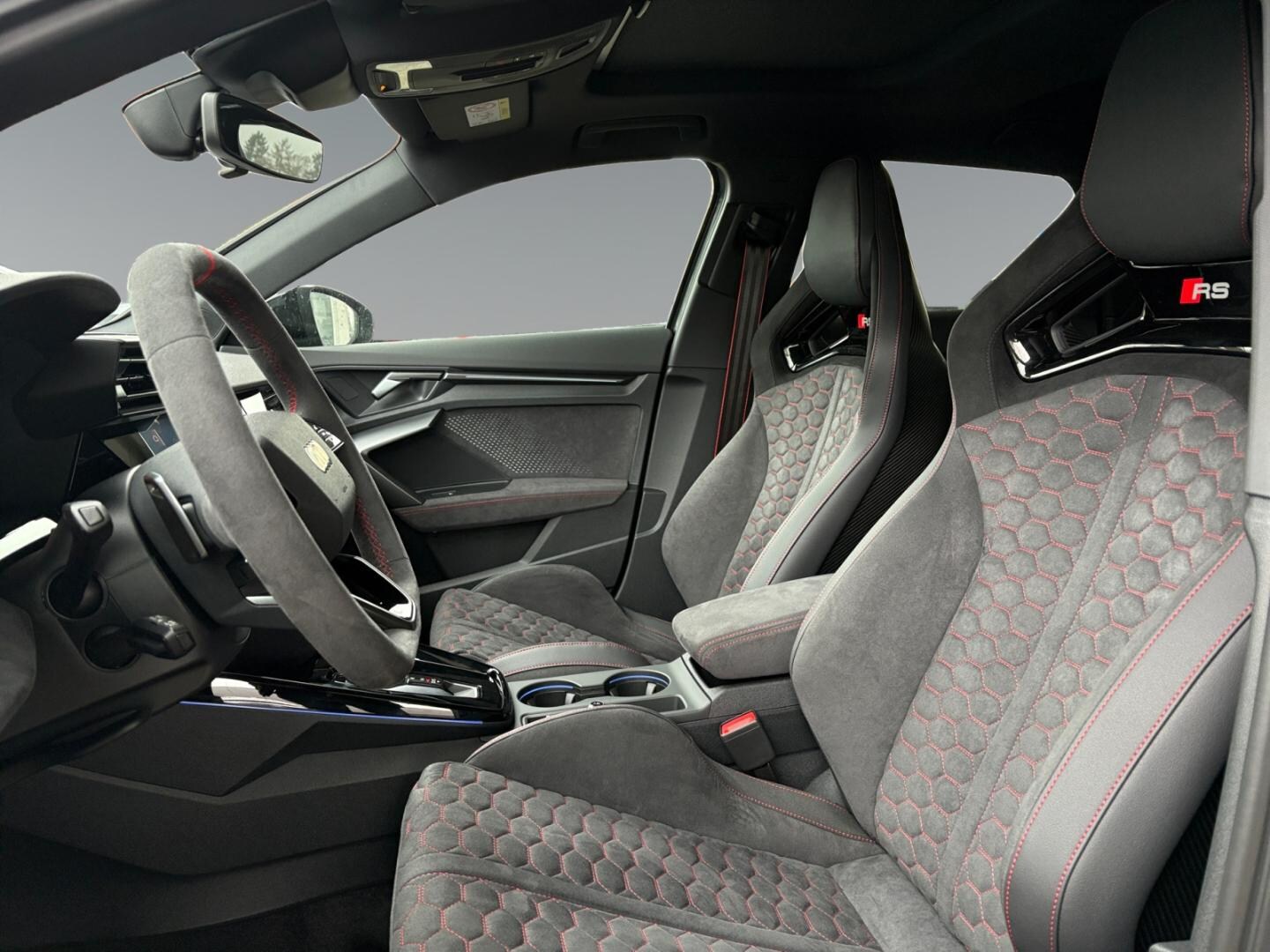 Bild über Audi RS 3 Sportback TFSI quattro 294 kW S tronic - für weitere Informationen kontaktieren Sie den Audi Partner
