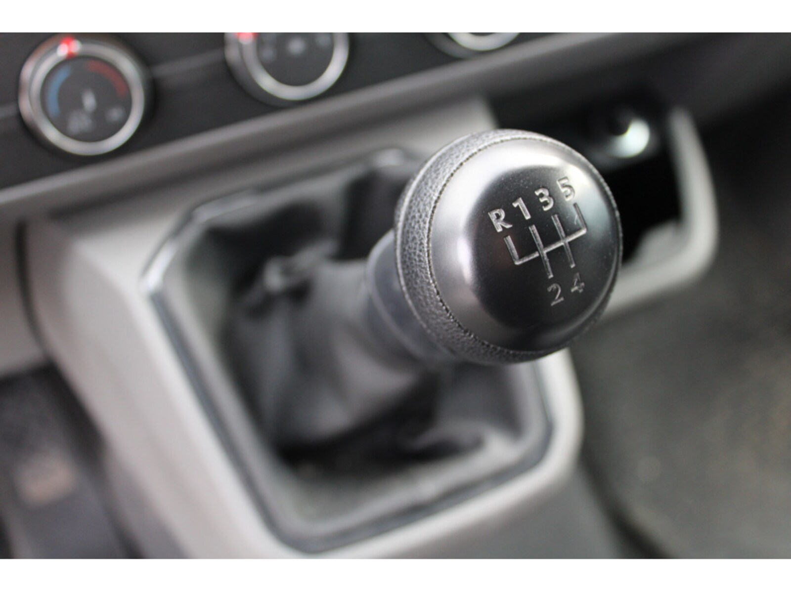 Volkswagen T6.1 Transporter Kasten langer Radstand – Bild 21