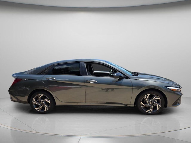 2025 Hyundai Elantra Hybrid