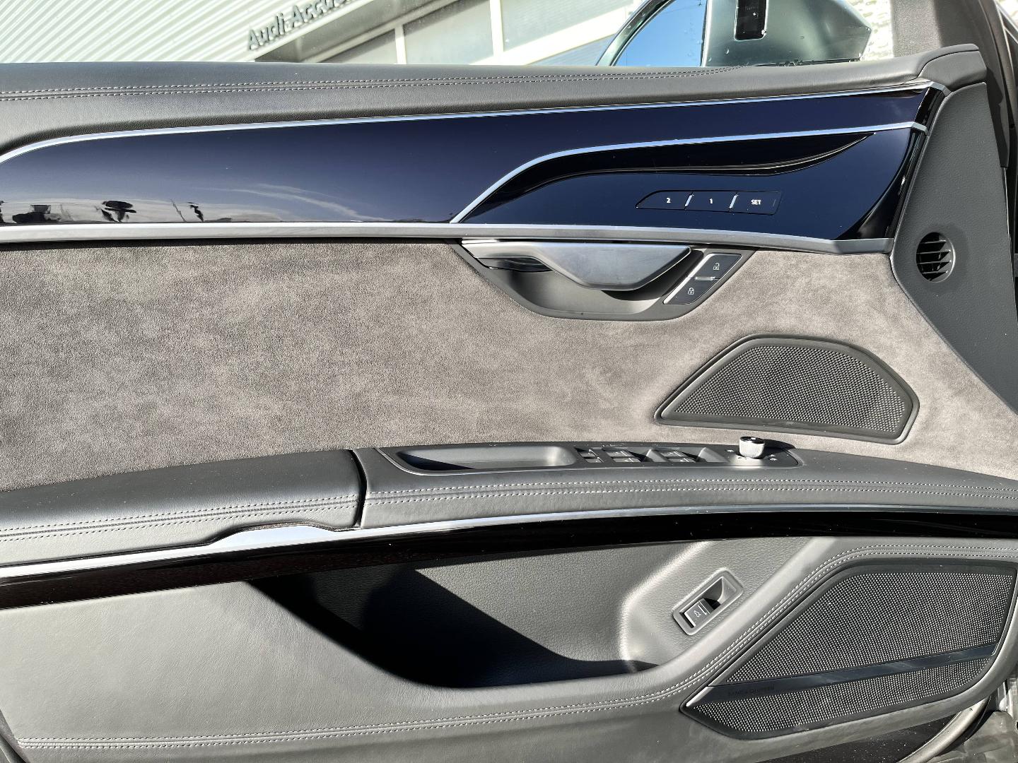 Image about Audi S8 S8 TFSI quattro 420 kW (571 ch) tiptronic