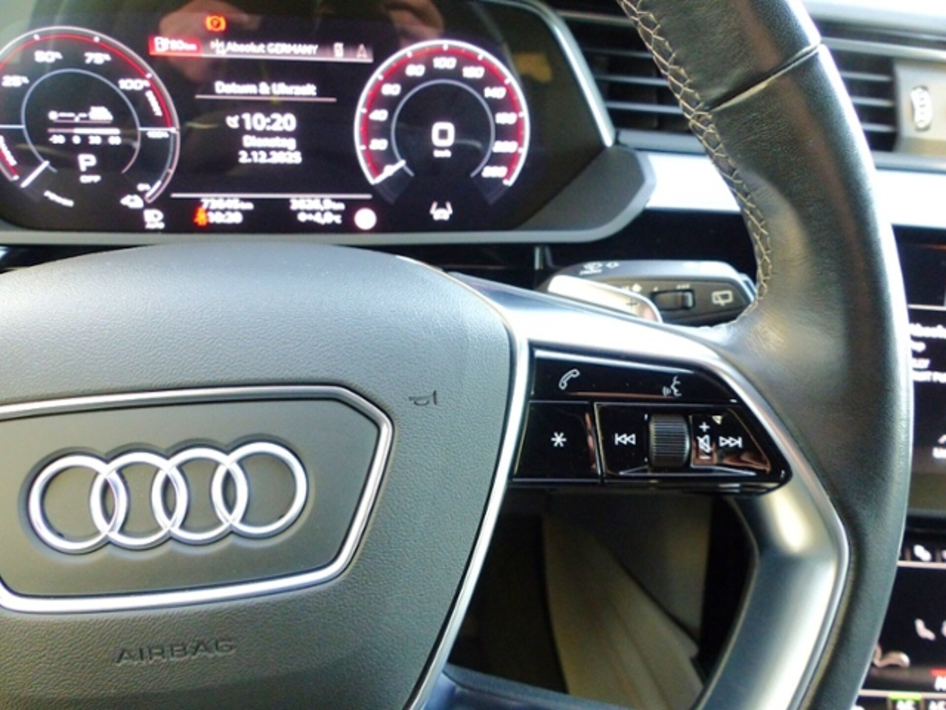 Audi e-tron S line
