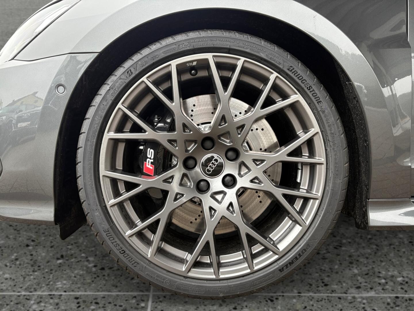Bild über Audi RS 3 Sportback TFSI quattro 294 kW S tronic - für weitere Informationen kontaktieren Sie den Audi Partner