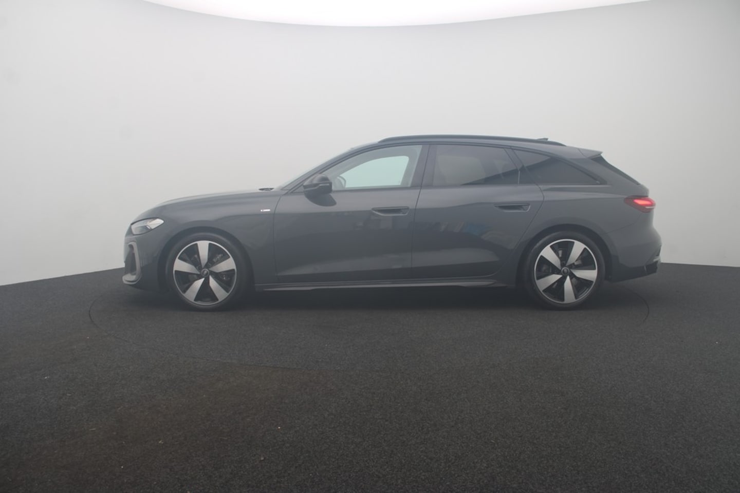 Bild über Audi A5 Avant TDI quattro 150 kW S tronic - für weitere Informationen kontaktieren Sie den Audi Partner