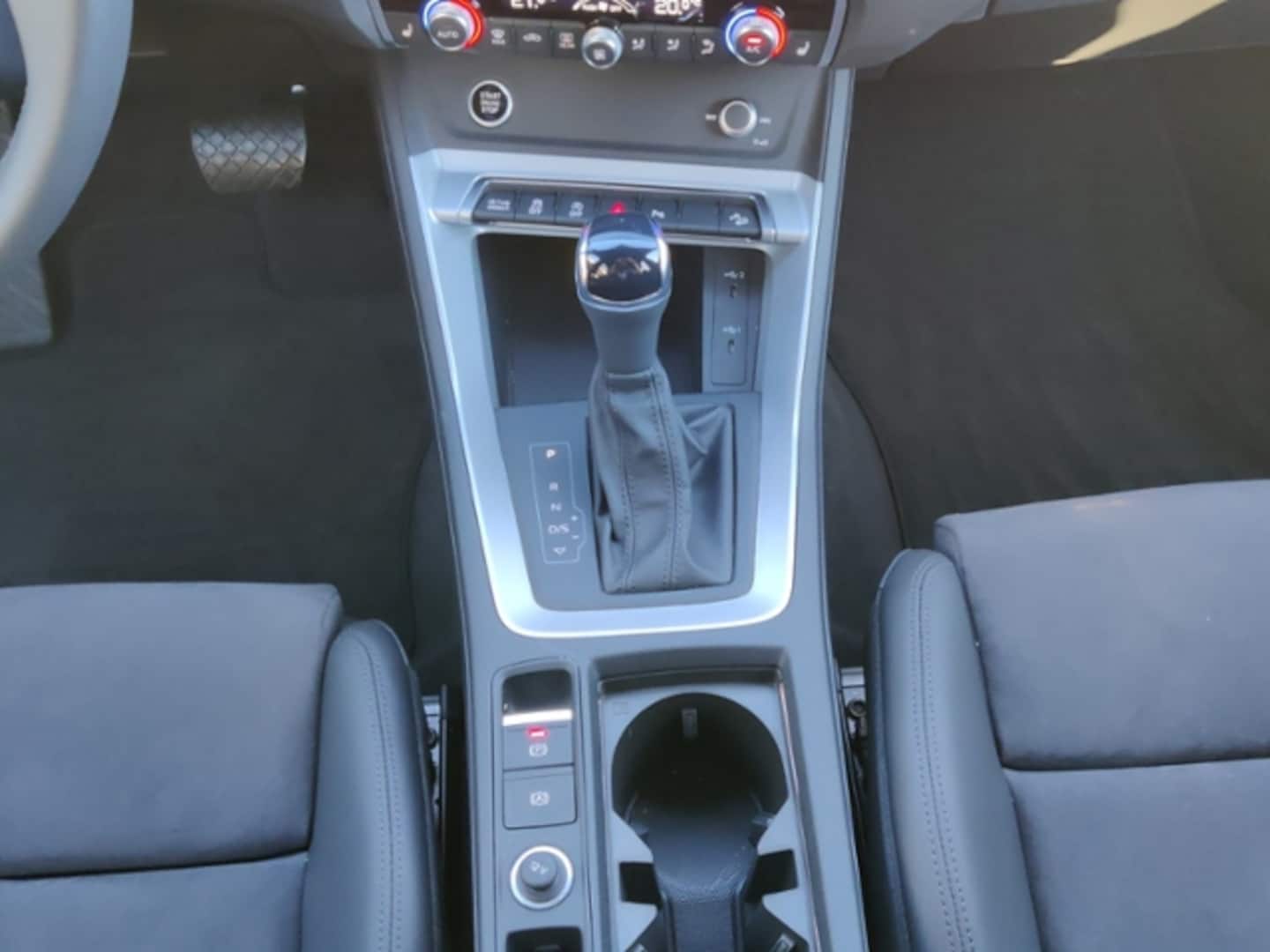 Bild über Audi Q3 TFSI quattro 140 kW S tronic - für weitere Informationen kontaktieren Sie den Audi Partner