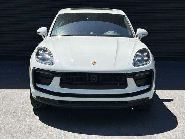 2026 Porsche Macan - Photo 8