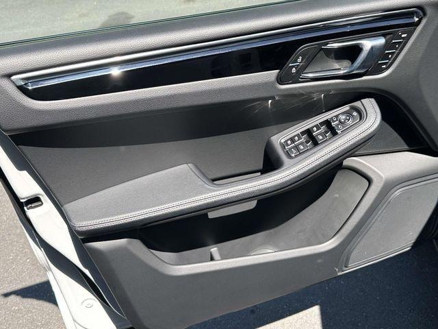 2026 Porsche Macan - Photo 18