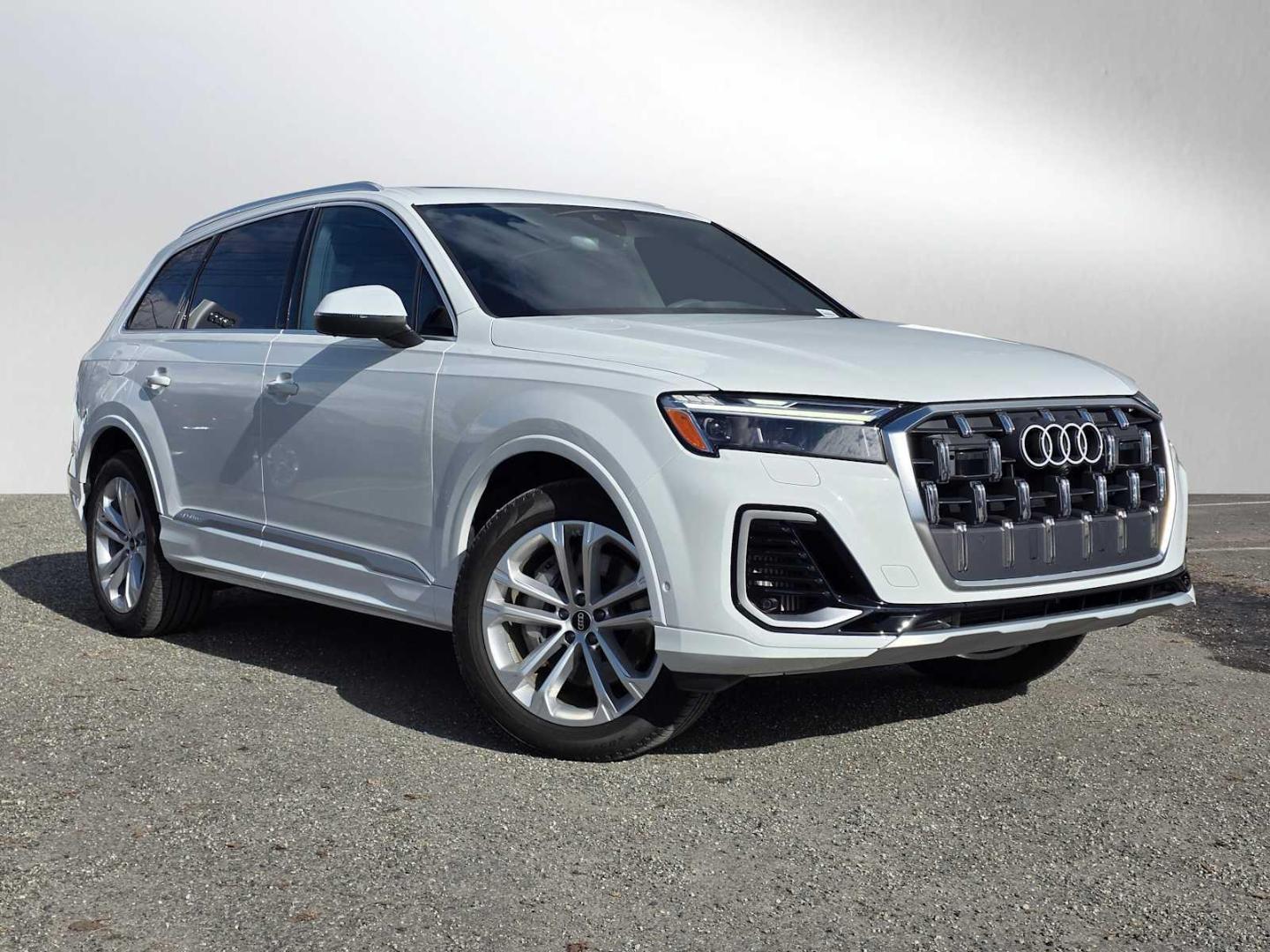 2025 Audi Q7 55 Premium Plus quattro Tiptronic's photo