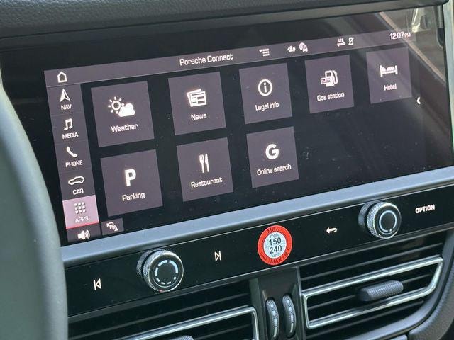 2026 Porsche Macan - Photo 28