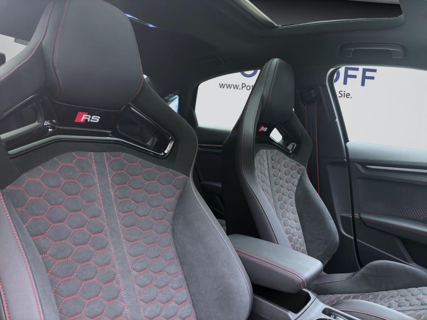Bild über Audi RS 3 Limousine TFSI quattro 294 kW S tronic - für weitere Informationen kontaktieren Sie den Audi Partner