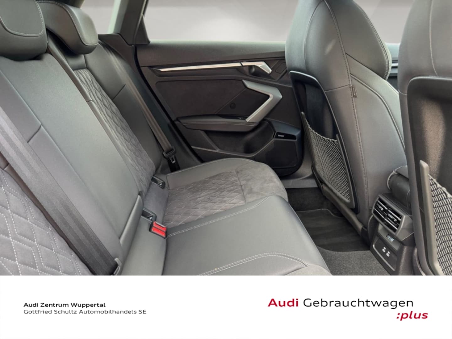 Bild über Audi S3 Sportback TFSI quattro S tronic - für weitere Informationen kontaktieren Sie den Audi Partner