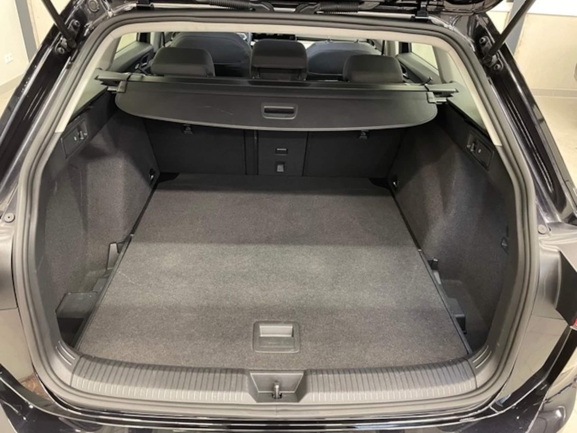 Volkswagen Golf Variant Life