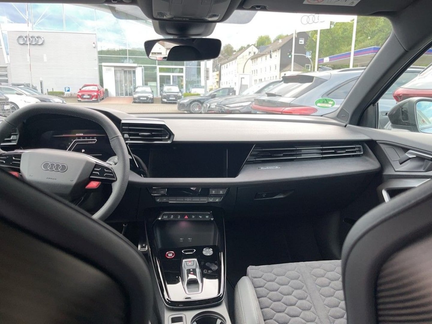 Bild über Audi RS 3 Sportback TFSI quattro S tronic - für weitere Informationen kontaktieren Sie den Audi Partner
