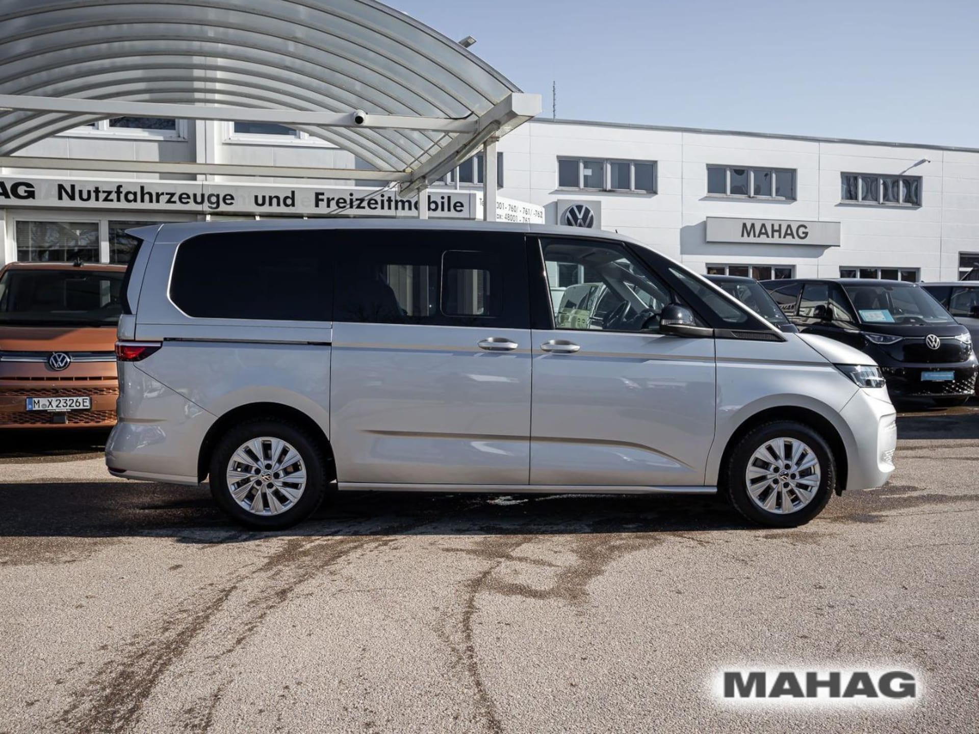 Volkswagen Multivan Langversion Basis-Modell