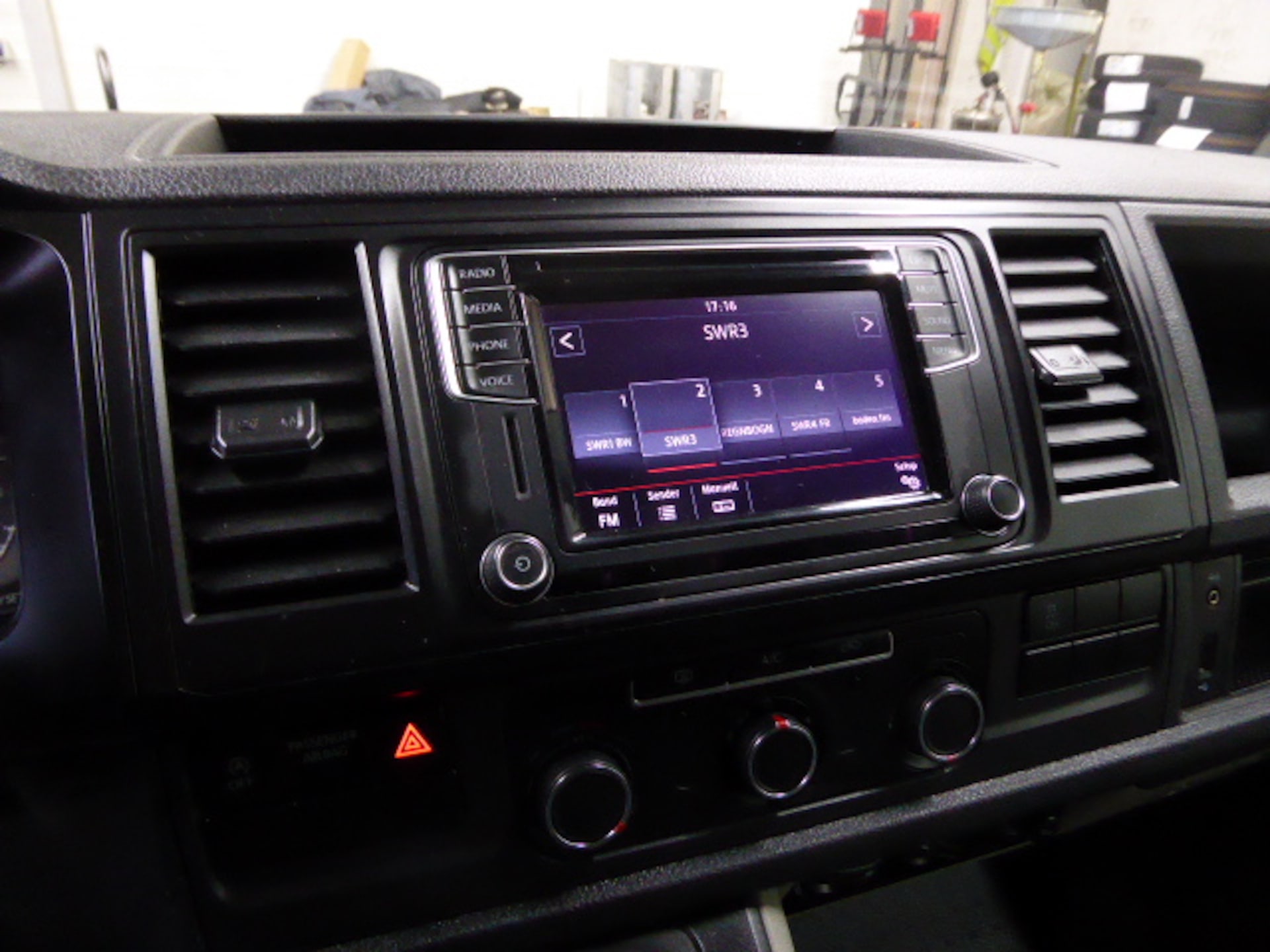 Volkswagen T6 Transporter Kombi langer Radstand